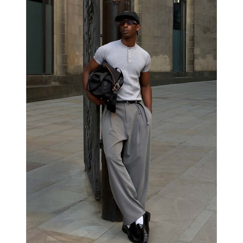 Bershka Pleated baggy trousers in light grey