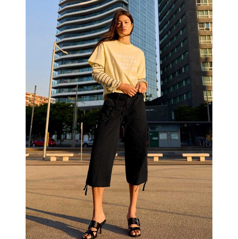 Bershka Capri trousers in black