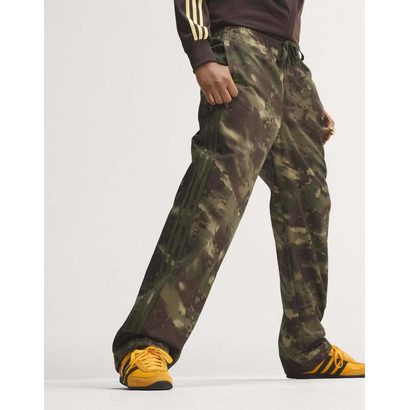 adidas Originals Cargo pant oversized in multicolor / night