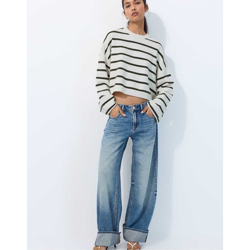 Stradivarius Wide sleeve cropped knit jumper in vanilla-White