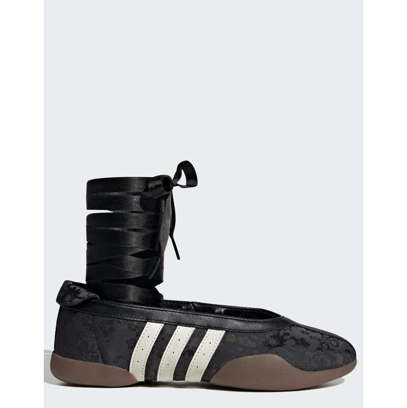 adidas Originals Taekwondo mei shoes in core black / off white /