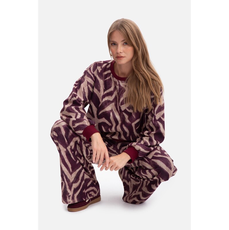 BeWear Womans Print knit sweatshirt - model 2
