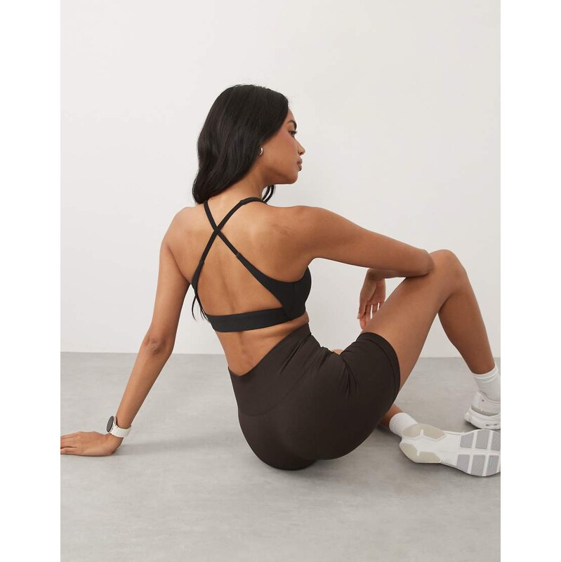 4505 micro rib cross back medium support sports bra in black