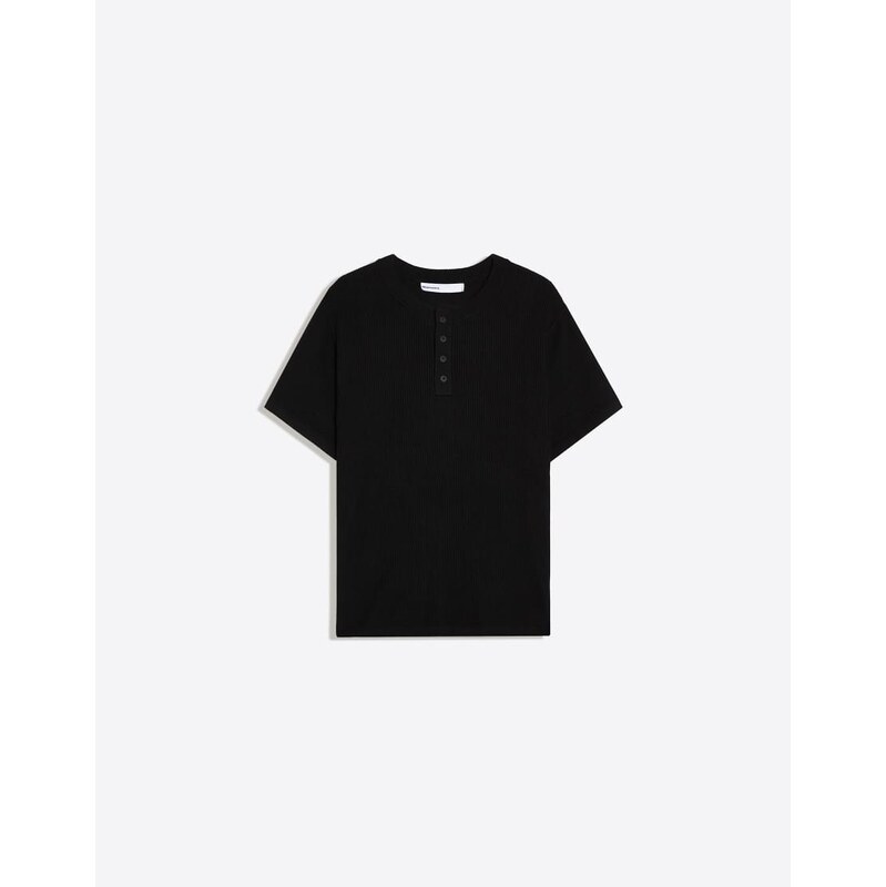 Bershka Short-sleeve slim-fit henley collar t-shirt in black