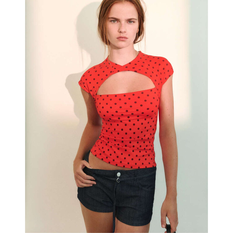 Pull&Bear Knotted neckline t-shirt in red