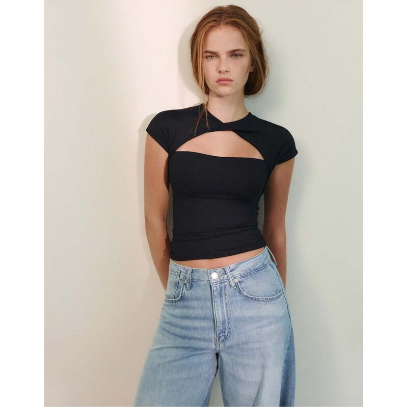 Pull&Bear Knotted neckline t-shirt in black