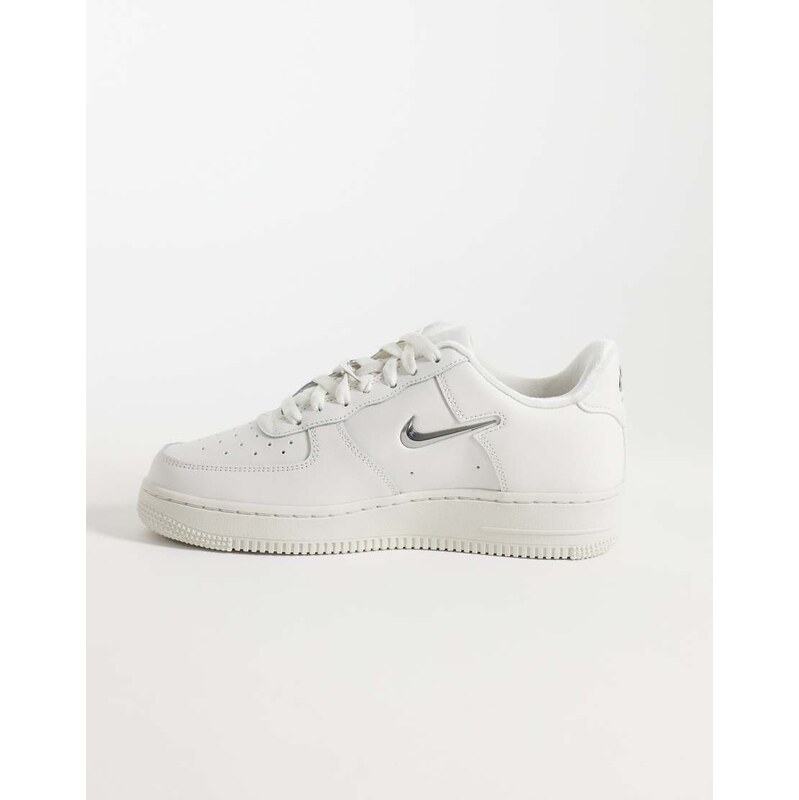 Nike Air Force 1 07 trainers in cream with metallic swoosh-White