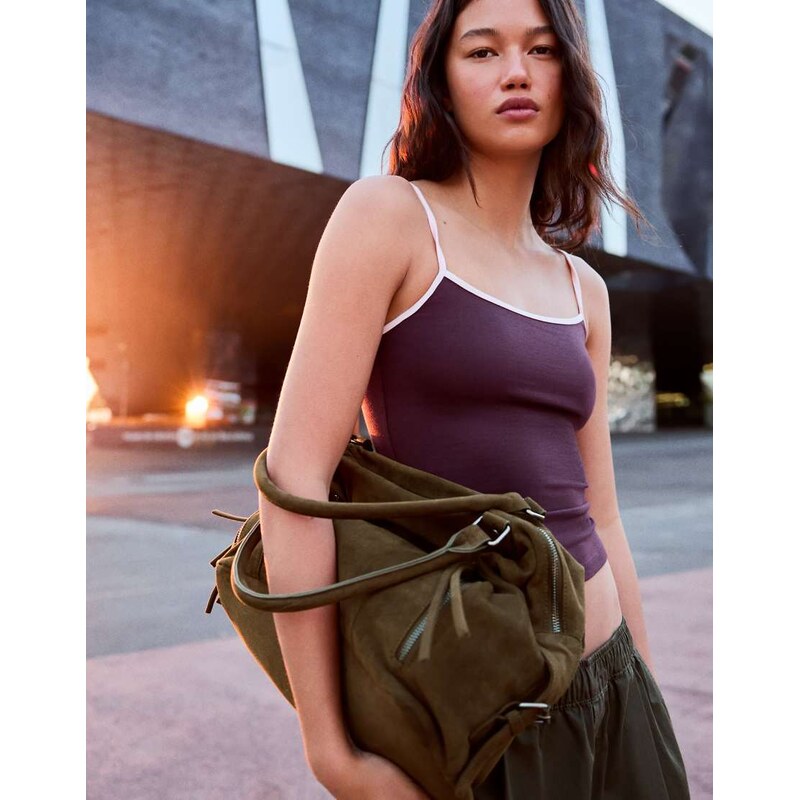 Bershka Zip-up bowling bag in khaki-Green