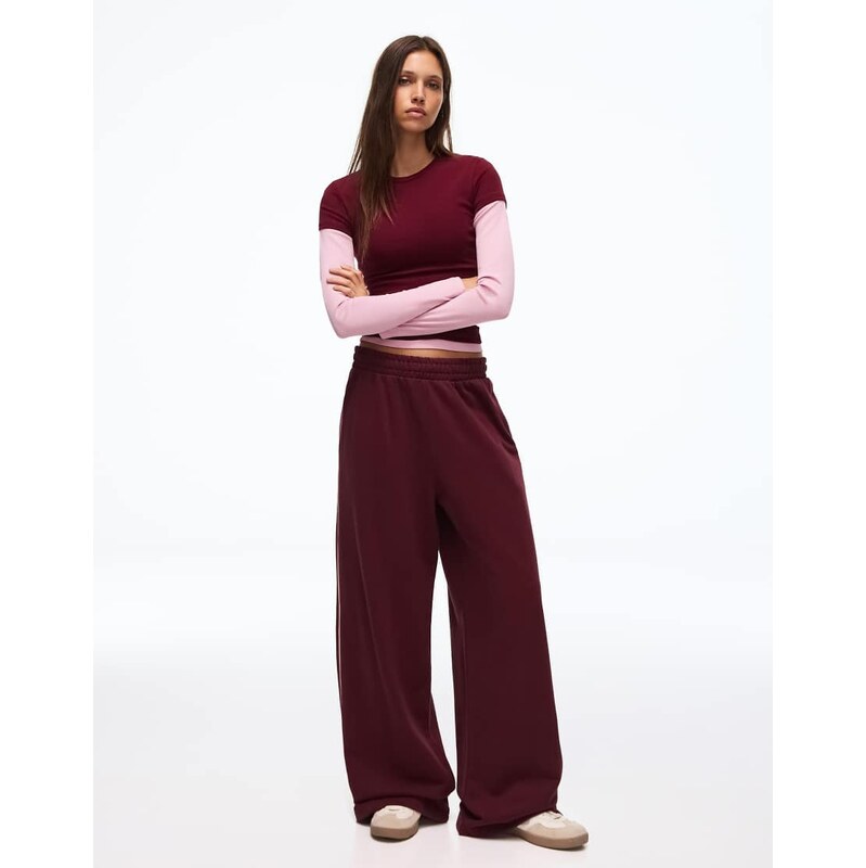 Bershka Plush jogger trousers in burgundy-Red