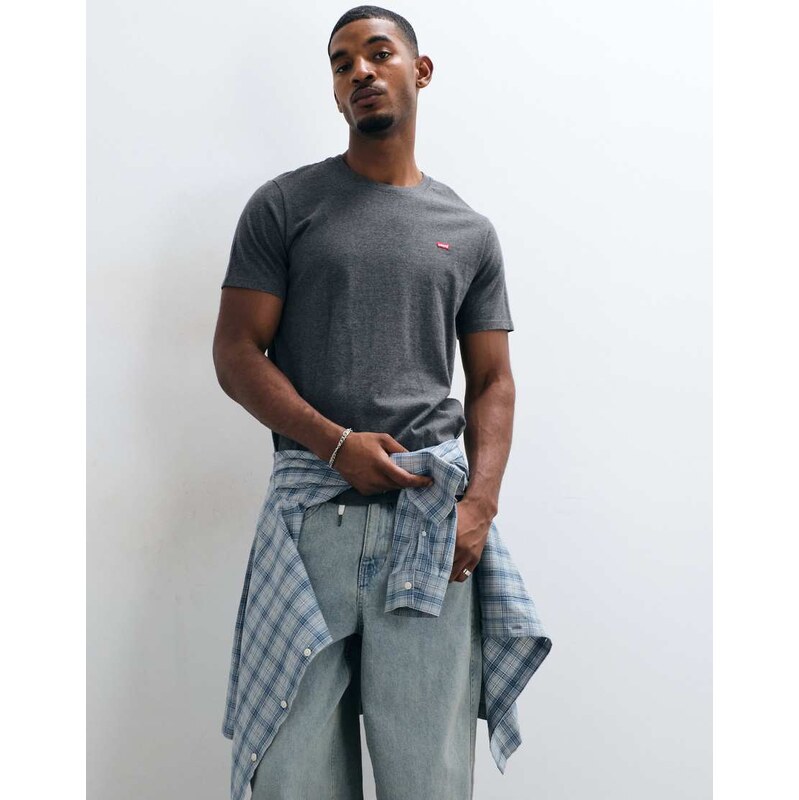 Levis small batwing logo t-shirt in dark grey