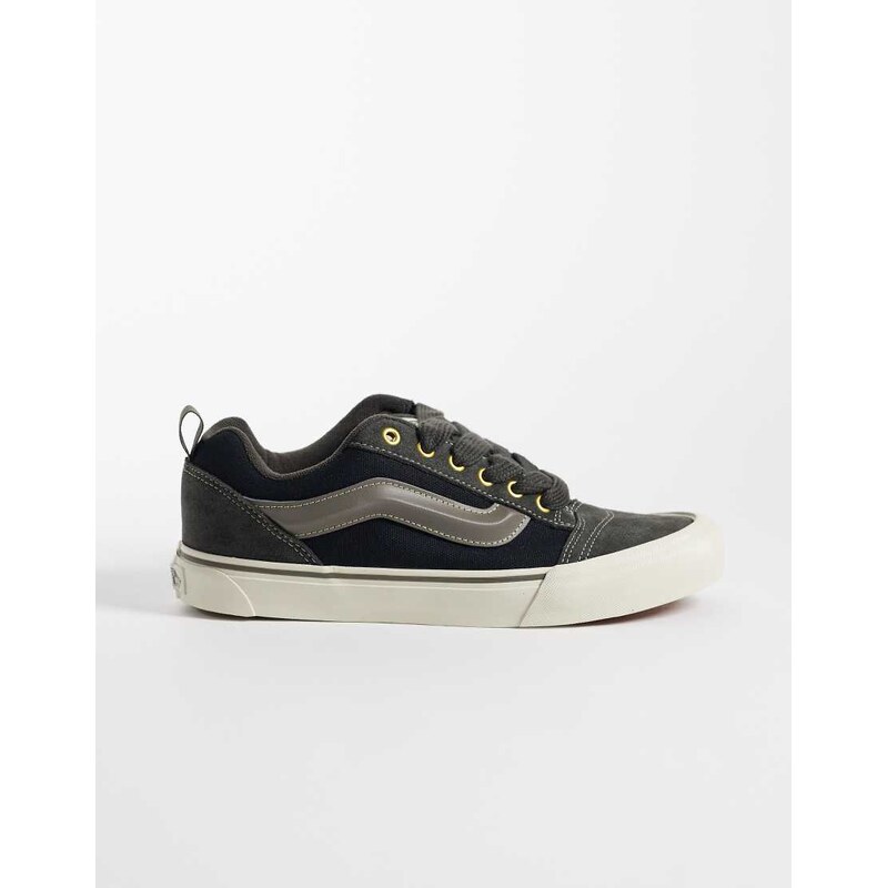 Vans Knu Skool trainers in black and grey