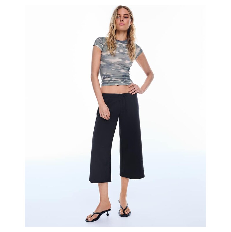 Bershka Contrast side-stripe capris in navy