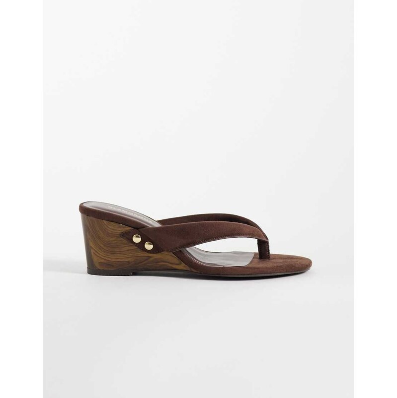 Glamorous toe thong wedge sandals in brown suedette