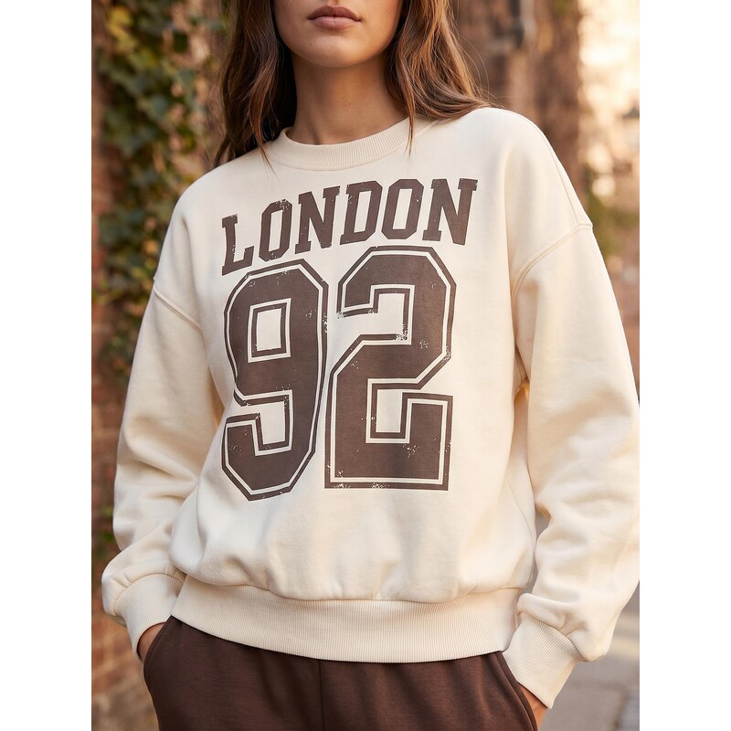 Sinsay - Crewneck mikina s nápisem - krémová