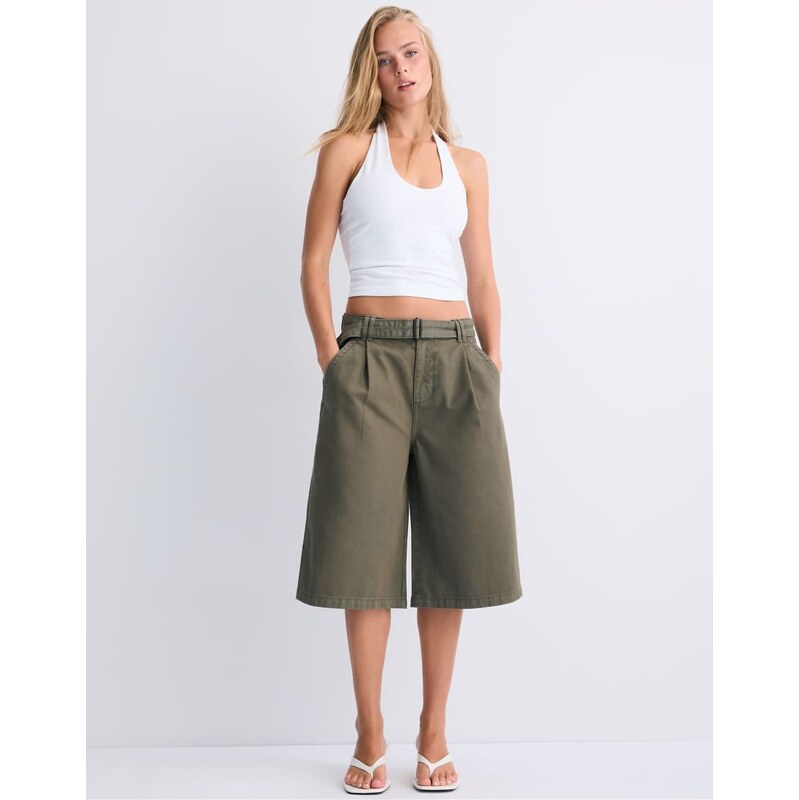 Stradivarius Baggy bermuda shorts with belt in khaki-Green