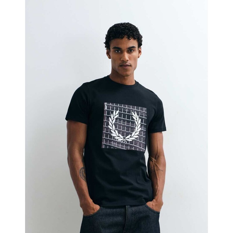 Fred Perry laurel wreath graphic t-shirt in black