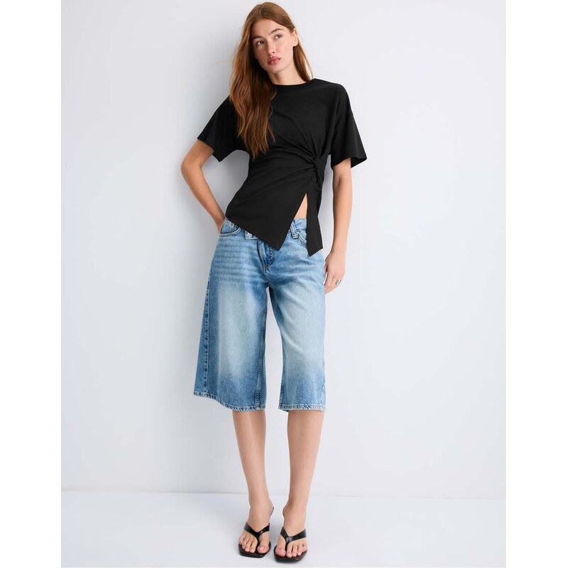 Stradivarius Short sleeve knot-detail t-shirt in black