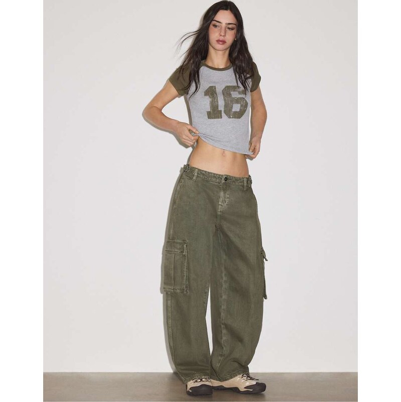 Stradivarius Printed short sleeve t-shirt in khaki-Green