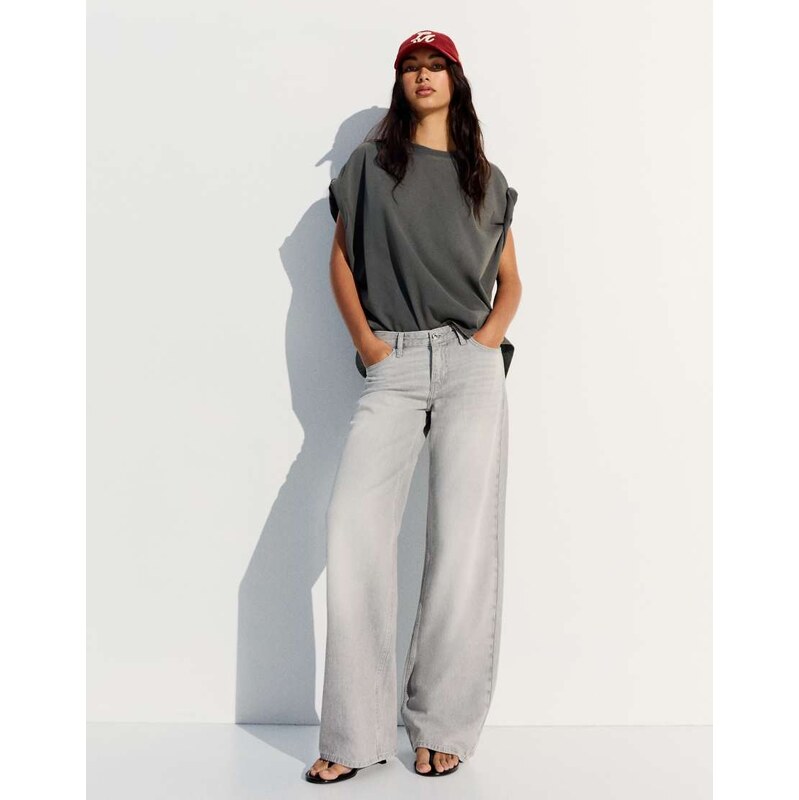 Bershka Low-rise straight jeans in light grey