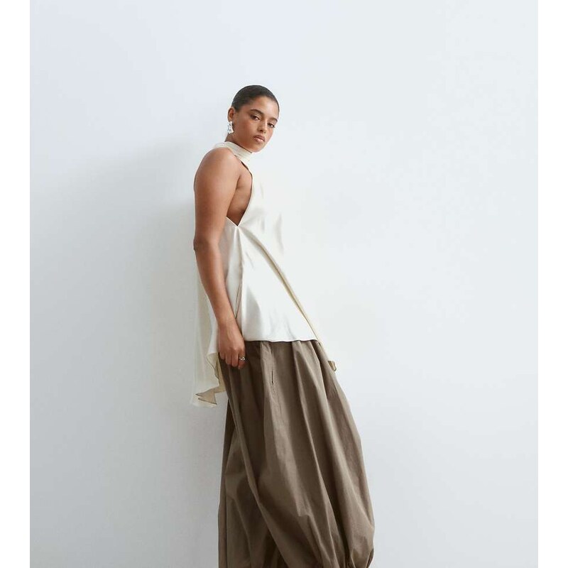 ARRANGE Curve waist seam balloon leg trousers in khaki-Green