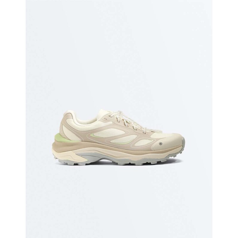 OYSHO Mountain-style trainers in white