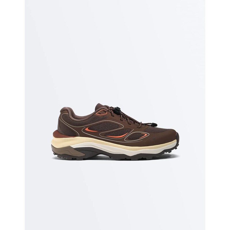 OYSHO Mountain-style trainers in brown