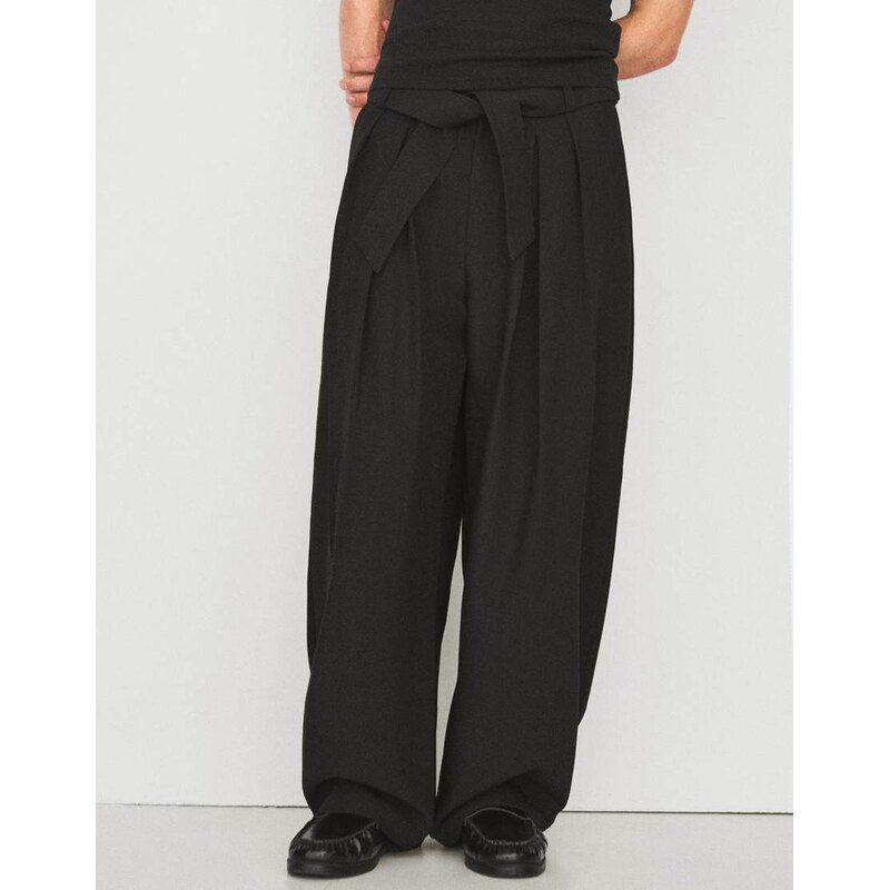 Bershka Barrel-leg trousers with darts and belt in black