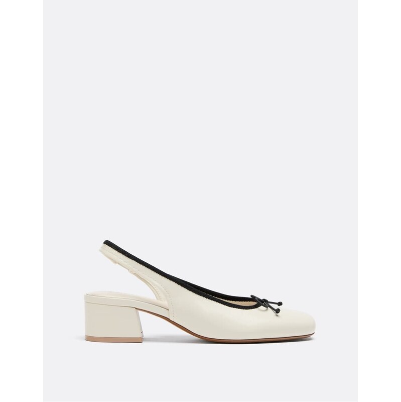 Stradivarius Heeled ballet shoes in ecru-White