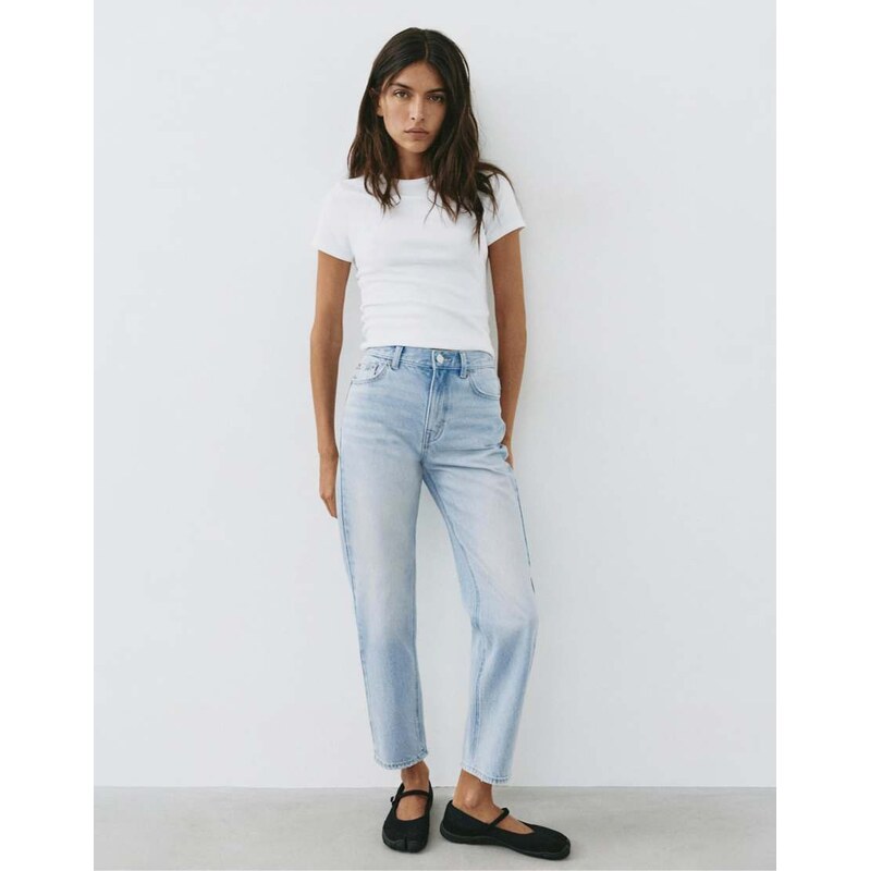 Pull&Bear High-waist mom fit jeans in faded blue
