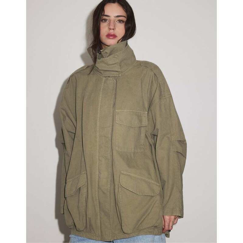 Stradivarius Oversize parka with pockets in khaki-Green