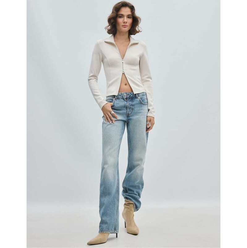 Stradivarius Fitted zip-up sweatshirt in vanilla-White