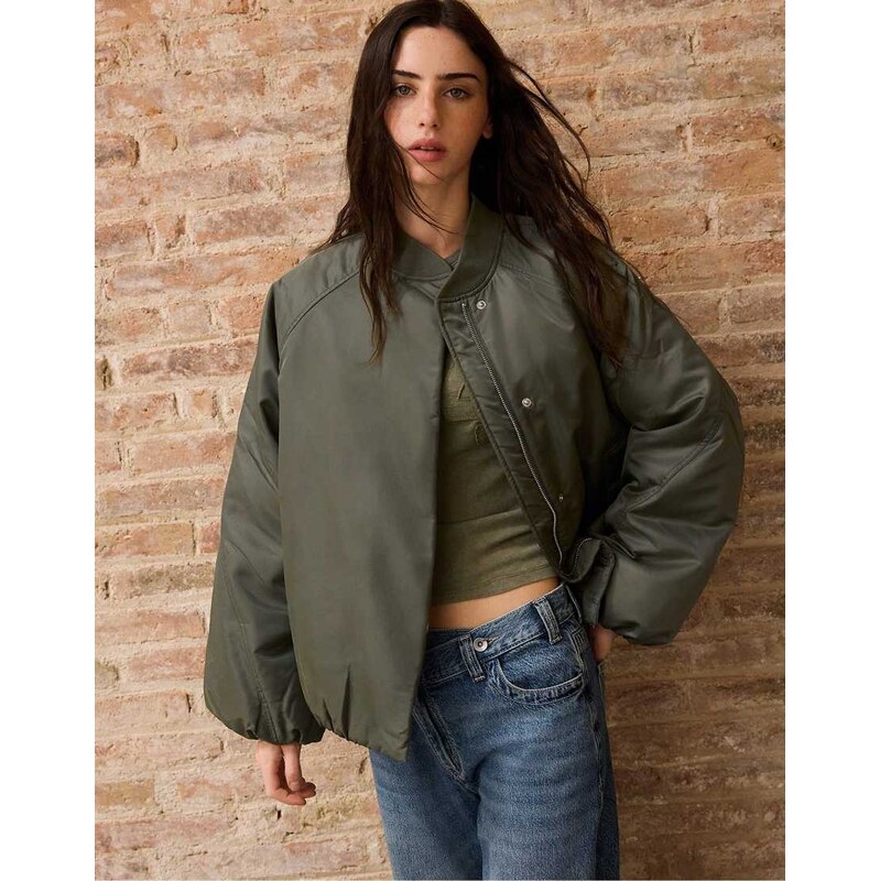 Stradivarius Oversize bomber jacket in khaki-Green