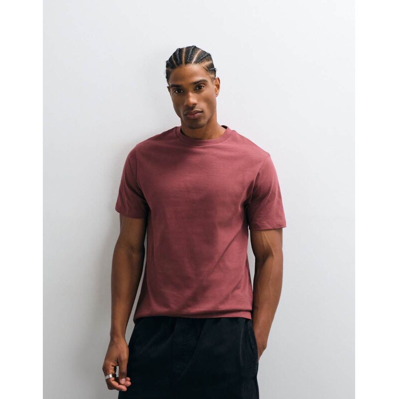 ASOS DESIGN regular fit t-shirt in burgundy-Red