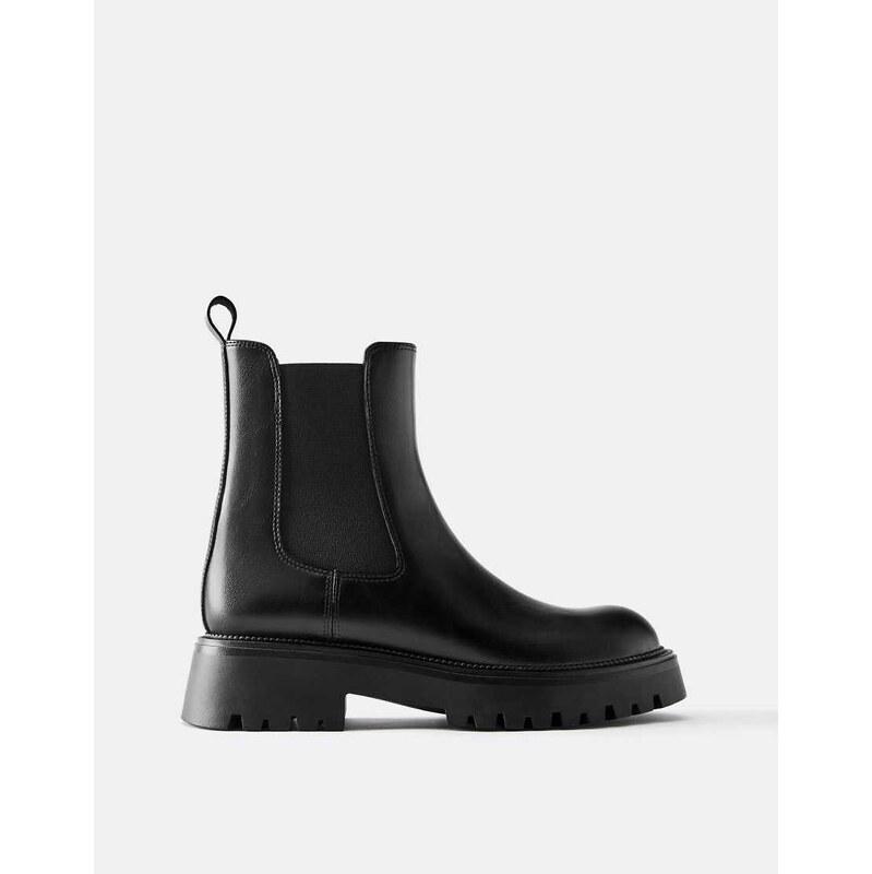 Pull&Bear Flat chelsea ankle boots in black