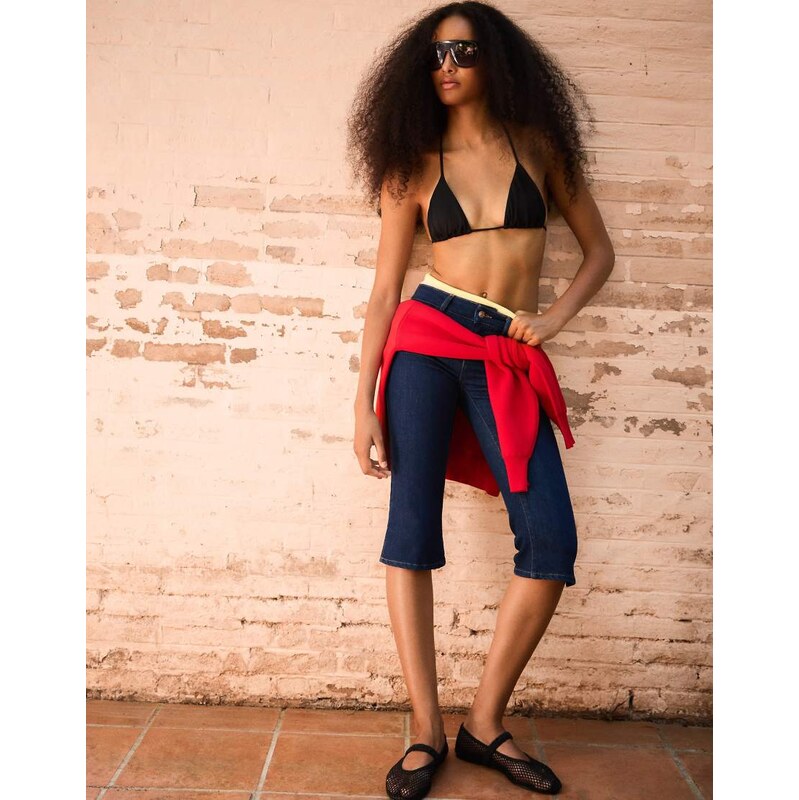 Bershka Capris in blue-Navy