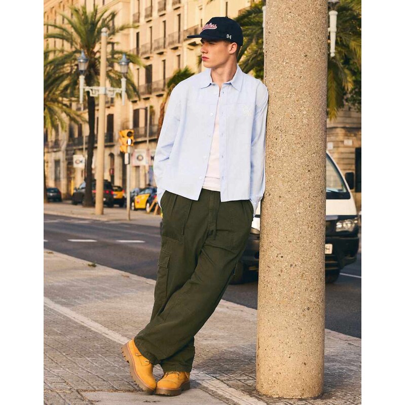 Bershka Baggy cargo trousers in khaki-Green