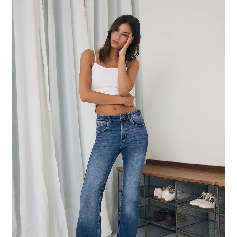 Stradivarius Petite d74 flared jeans with slit in medium light