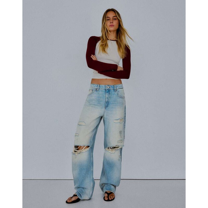 Bershka Ripped loose fit jeans in light bue-Blue