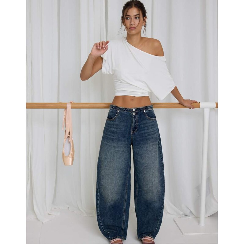 Stradivarius Barrel-fit jeans with back adjuster in medium denim