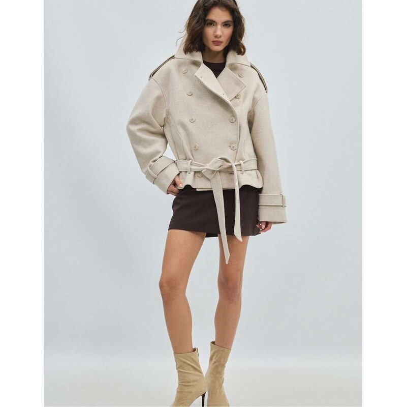 Stradivarius Cropped trench jacket in ecru-White