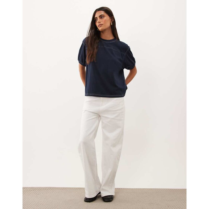 Good American short sleeve t-shirt with contrast stitching in