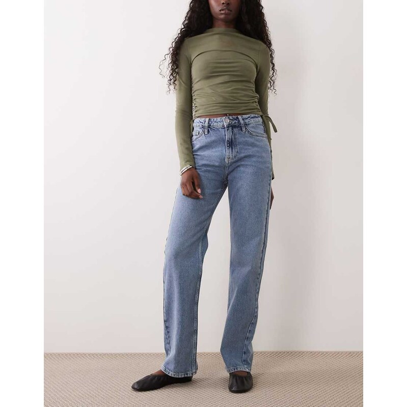 ASOS DESIGN low waist straight leg jean in lightwash-Blue