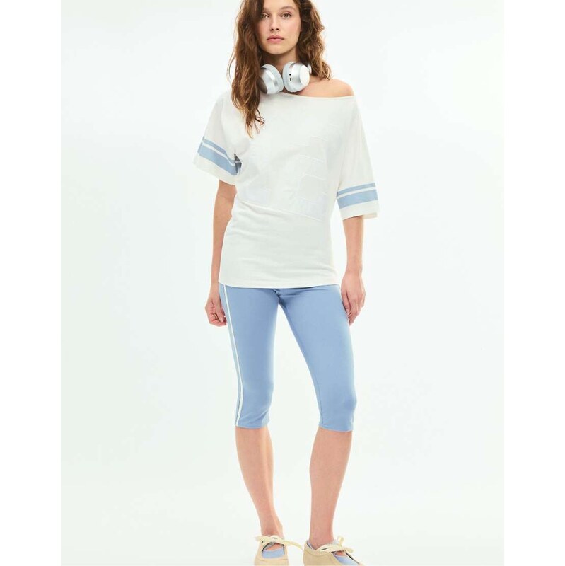 Stradivarius Side-stripe capri leggings in sky blue