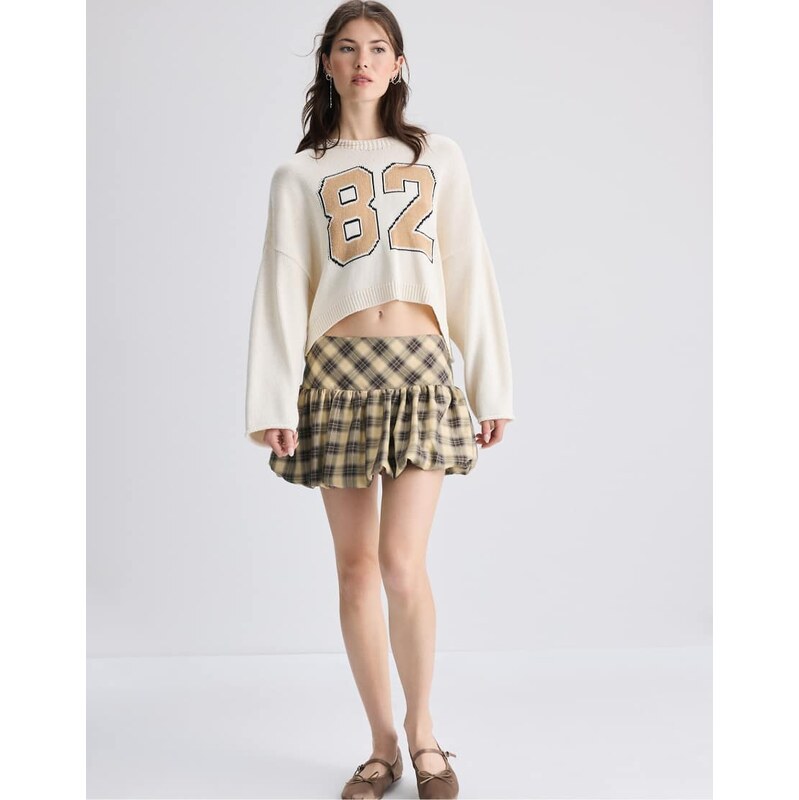 Stradivarius Number cropped knit jumper in vanilla-White