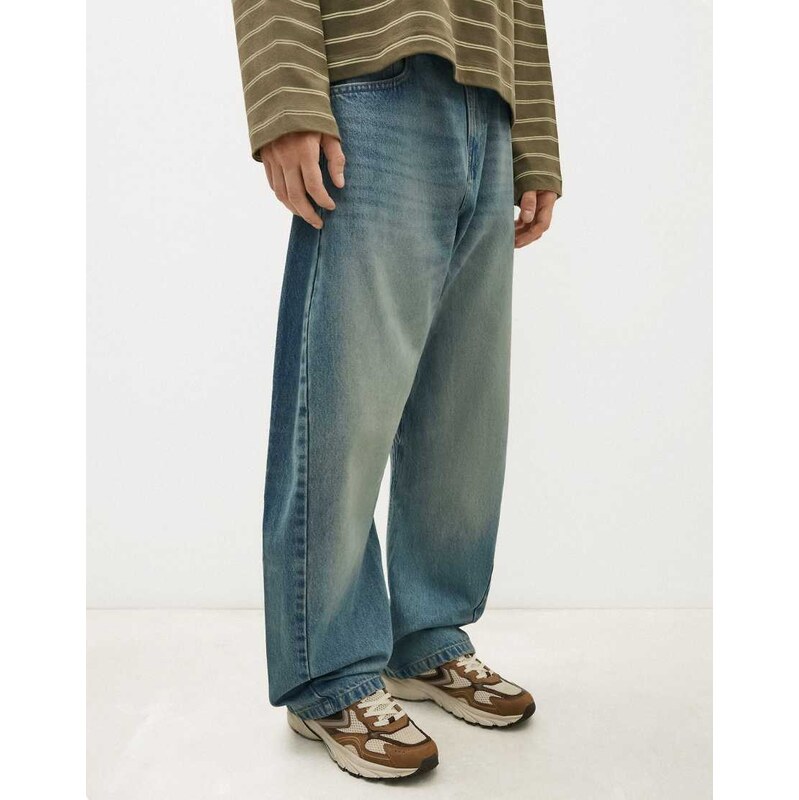 Bershka Twisted fit jeans in blue