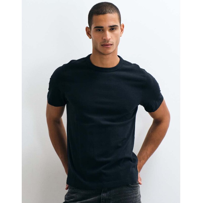 Abercrombie & Fitch essential t-shirt in black