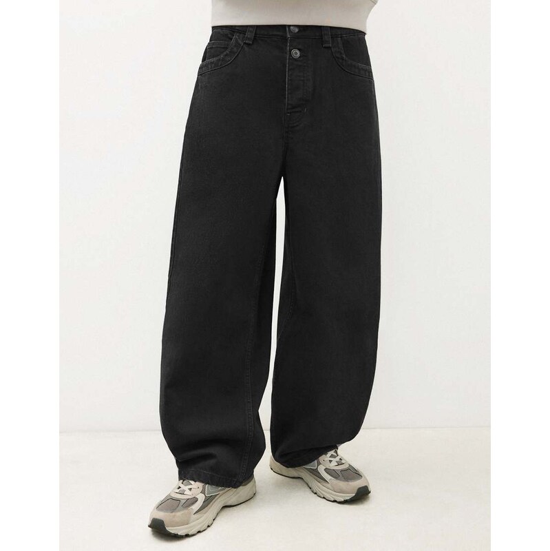 Bershka Barrel fit jeans in black