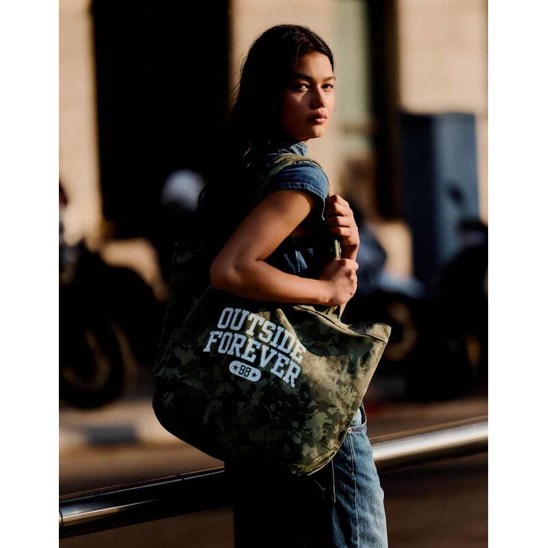 Bershka Printed twill tote bag in khaki-Green