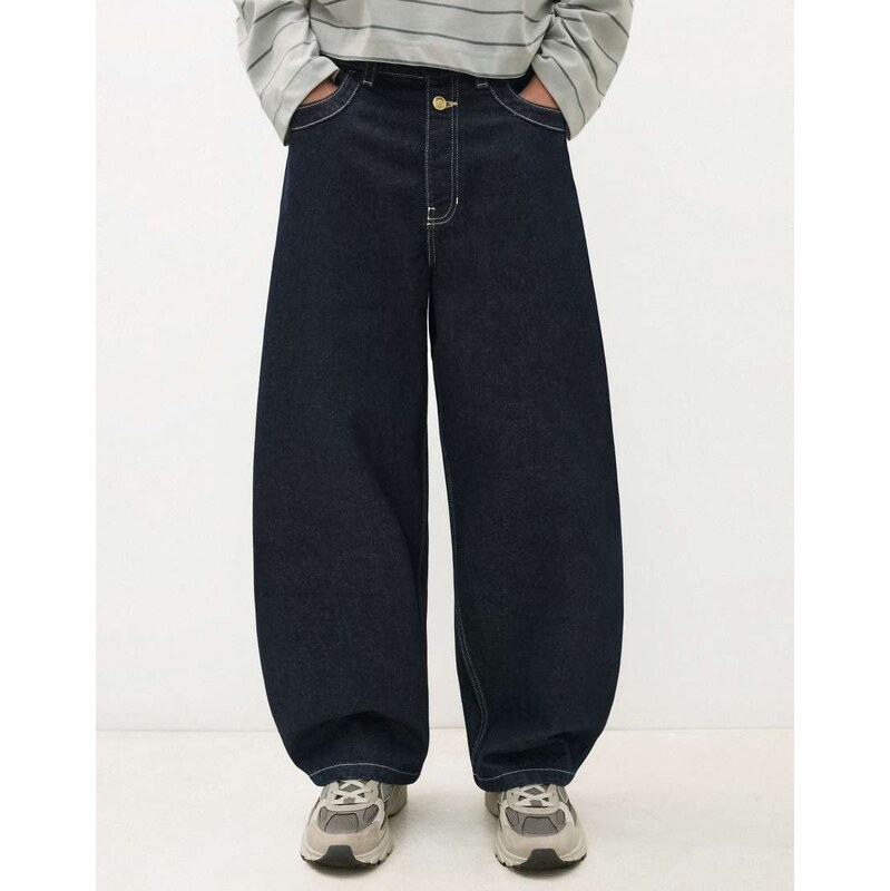 Bershka Barrel fit jeans in blue-Navy