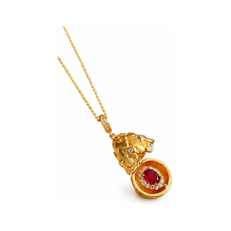 LanLivia Řetízek Treasure Egg Locket rubínově červená